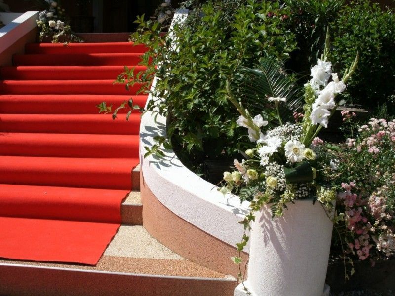 Décor  escalier  cérémonie de mariage en région Alpes Provence Côte d'Azur