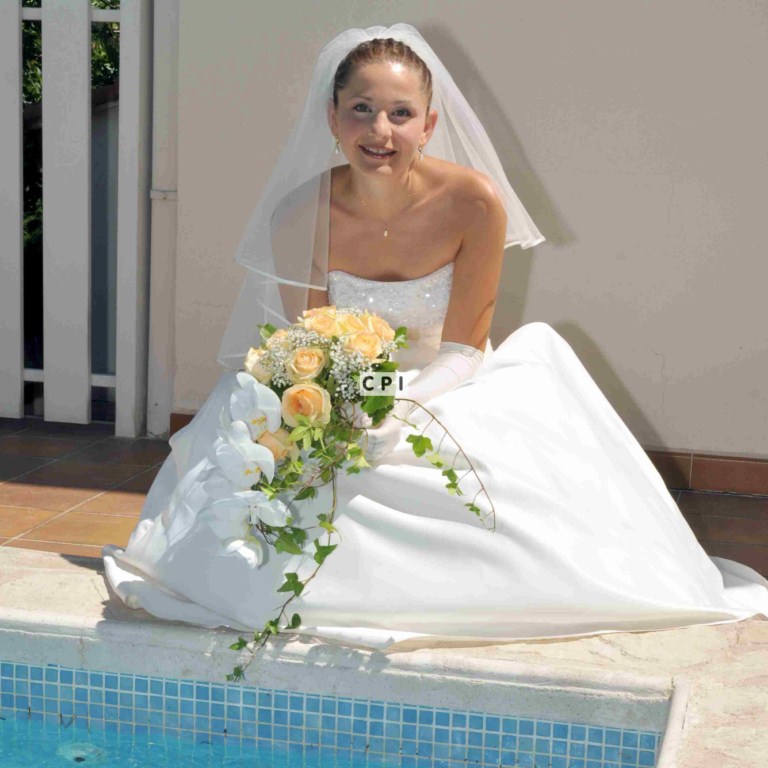 MARIAGE DECORS FLORAUX BOUQUET  MARIEE VOITURE PACA VAUCLUSE RHONES ALPES