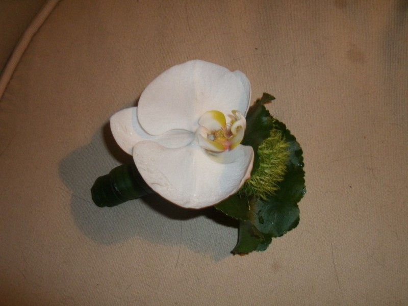 MARIAGE BOUQUET  MARIEE BOUTONNIERE BOUQUET A LA VIERGE  MARSEILLE PACA VAUCLUSE VAR GARD HERAULT