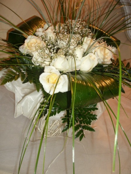 MARIAGE BOUQUET  MARIEE BOUTONNIERE BOUQUET A LA VIERGE  MARSEILLE PACA VAUCLUSE VAR GARD HERAULT