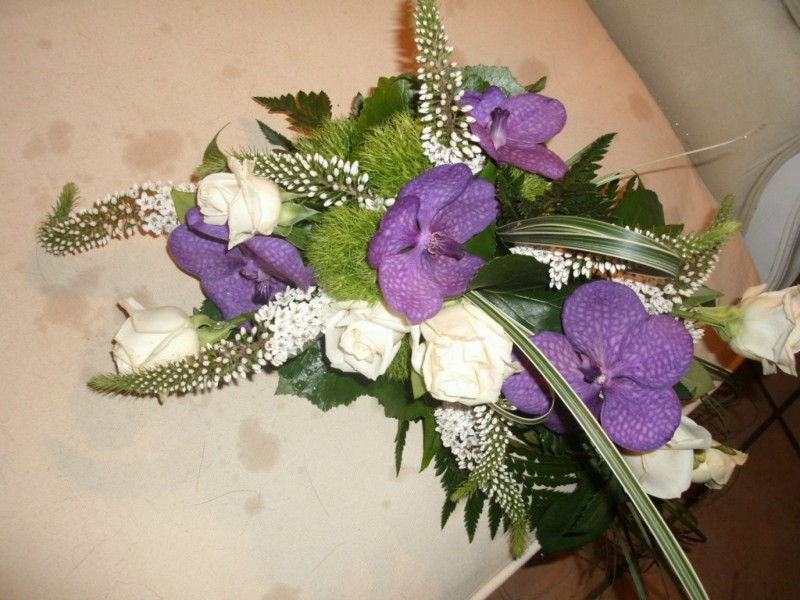 MARIAGE BOUQUET  MARIEE BOUTONNIERE BOUQUET A LA VIERGE  MARSEILLE PACA VAUCLUSE VAR GARD HERAULT