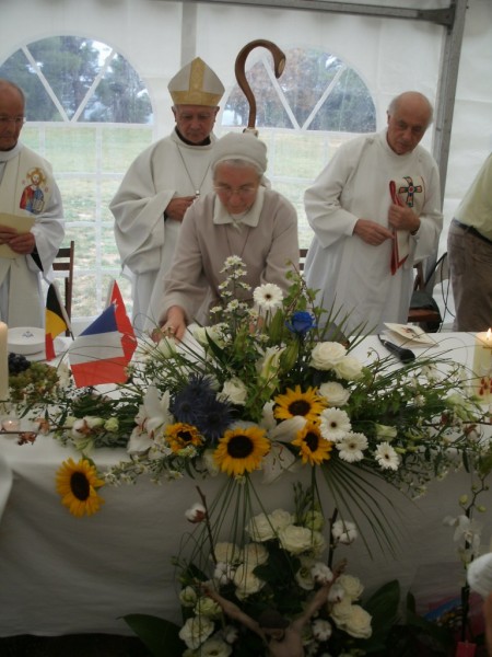 DECOR D'EGLISE CHAPELLE CHAPITEAU  CEREMONIE  AIX MARSEILLE PACA ALPES DE HAUTE PROVENCE