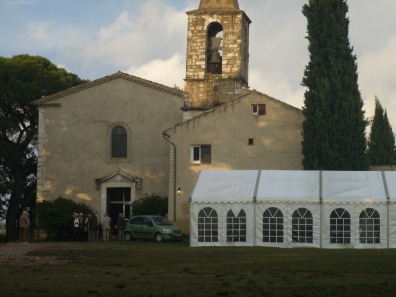 DECOR D'EGLISE CHAPELLE CHAPITEAU  CEREMONIE  AIX MARSEILLE PACA ALPES DE HAUTE PROVENCE
