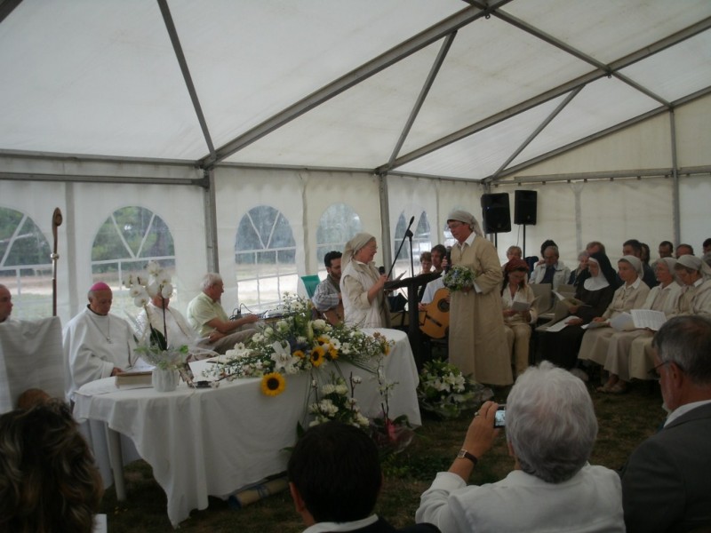 DECOR D'EGLISE CHAPELLE CHAPITEAU  CEREMONIE  AIX MARSEILLE PACA ALPES DE HAUTE PROVENCE