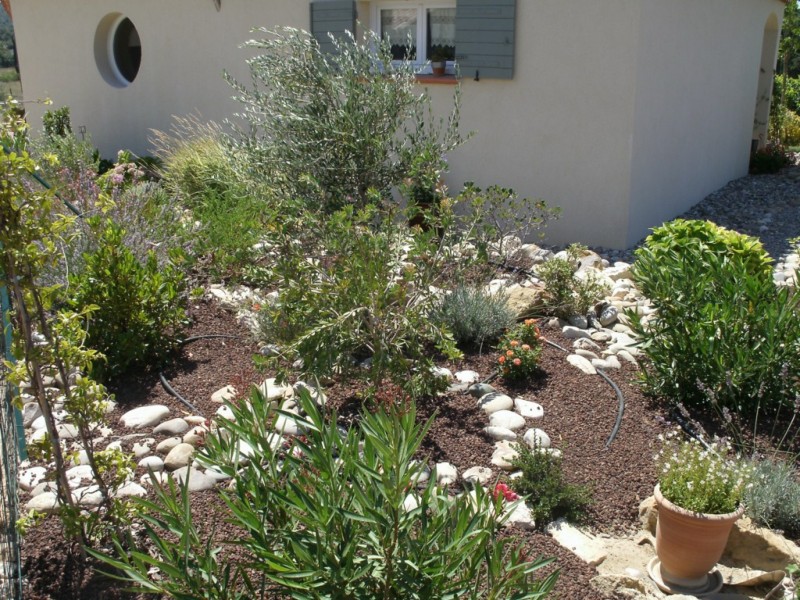 création de jardin espace vert paysagiste avignon salon de provence aix en provence paca