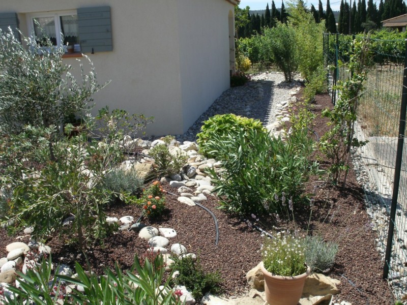 création de jardin espace vert paysagiste avignon salon de provence aix en provence paca