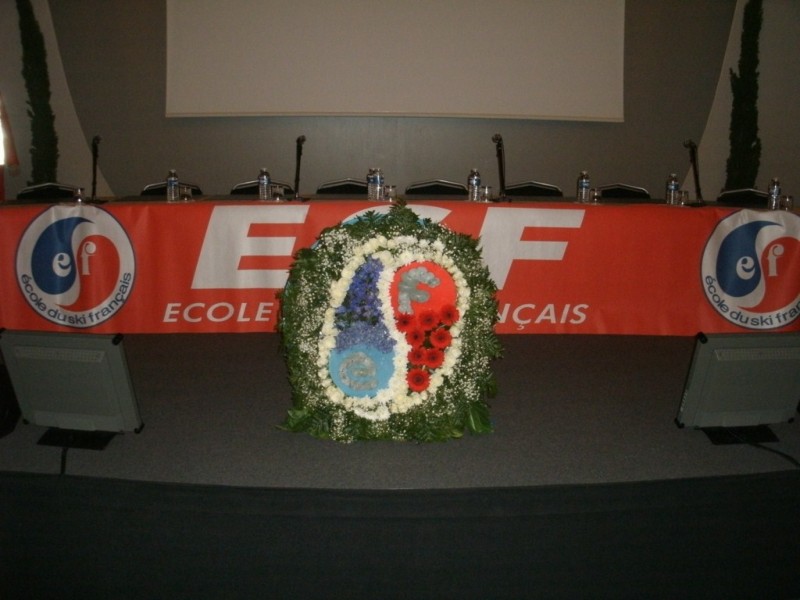 Location de composition florale pour scène exposition podium sur Aix en provence