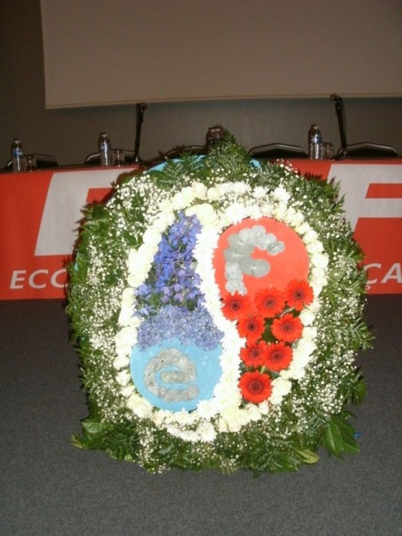 Location de composition florale pour scène exposition podium sur Aix en provence