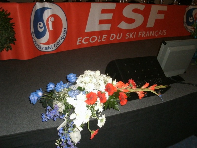 Location de composition florale pour scène exposition podium sur Aix en provence