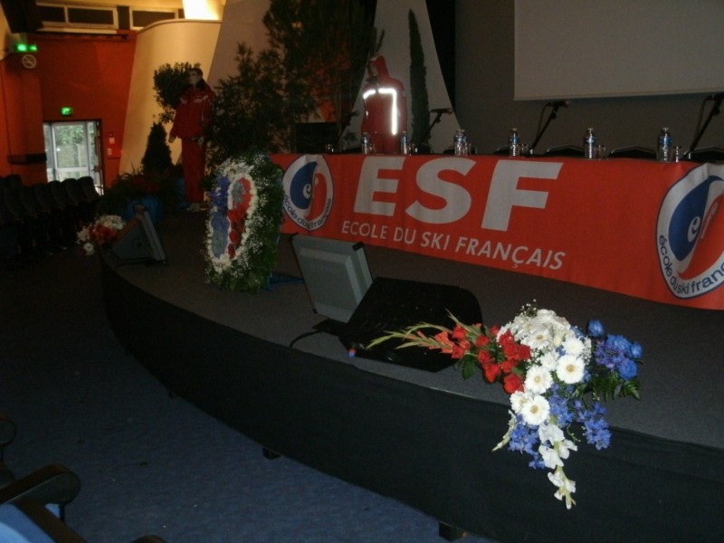 Location de composition florale pour scène exposition podium sur Aix en provence