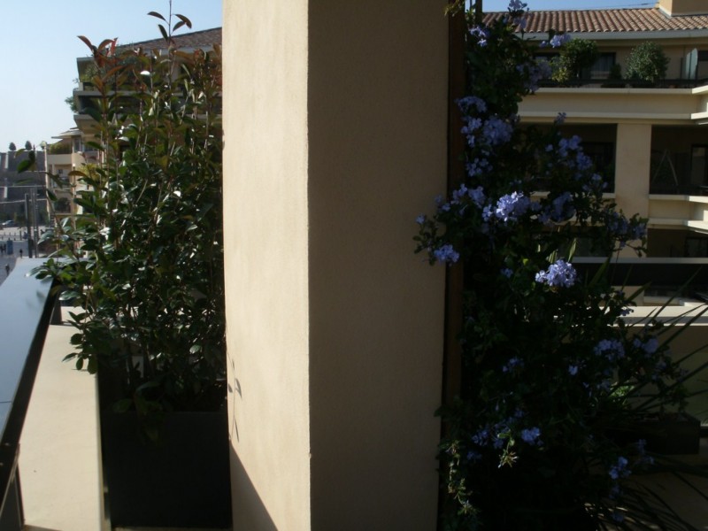 création de jardin en terrasse suspendue paysagiste avignon salon de provence aix en provence paca