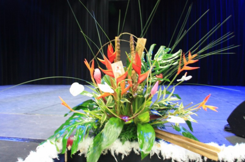 Décoration florale de scène et stand exposition pour salon, podium de défilé de mode Salon de Provence