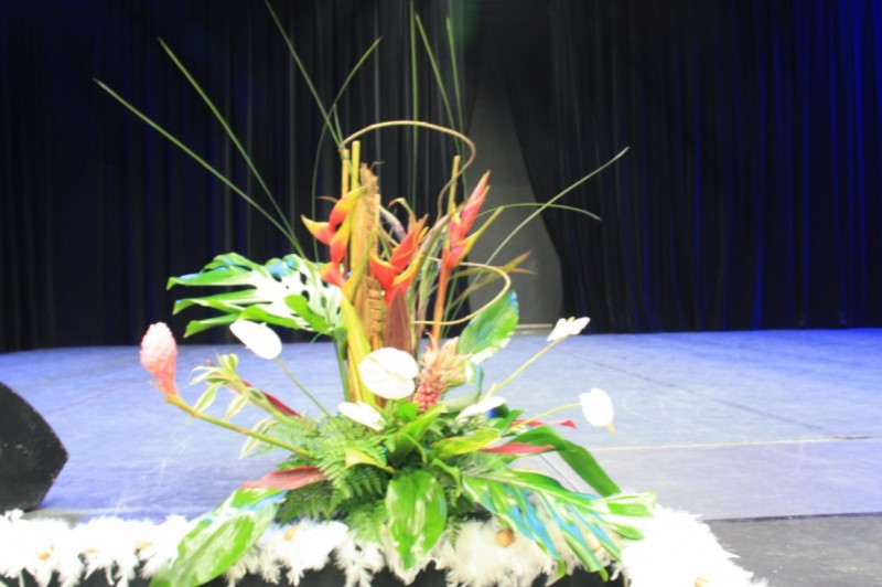 Décoration florale de scène et stand exposition pour salon, podium de défilé de mode Salon de Provence