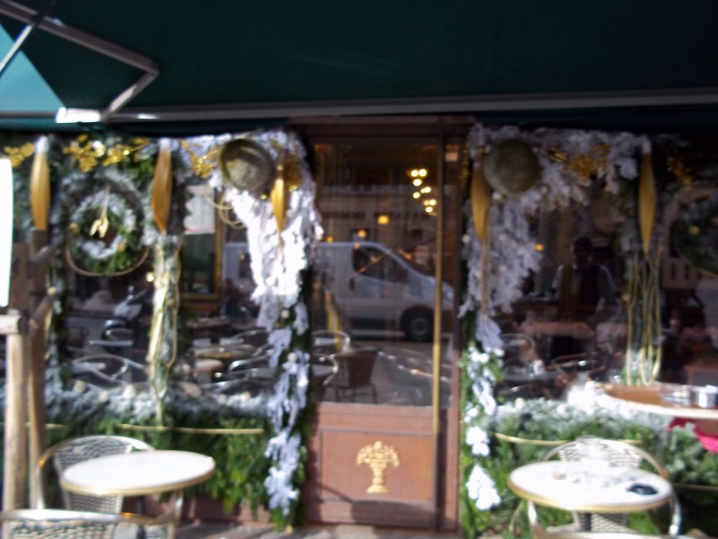 NOEL DECOR VITRINE FACADE BRASSERIE RESTAURANT HOTEL AIX EN PROVENCE