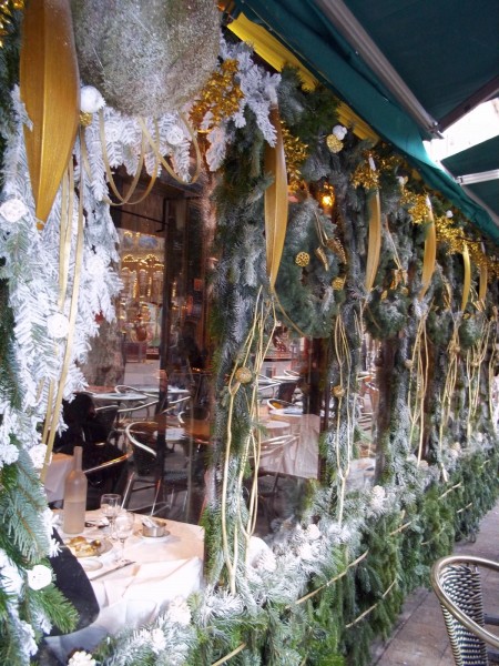 NOEL DECOR VITRINE FACADE BRASSERIE RESTAURANT HOTEL AIX EN PROVENCE