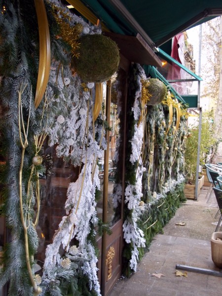 NOEL DECOR VITRINE FACADE BRASSERIE RESTAURANT HOTEL AIX EN PROVENCE