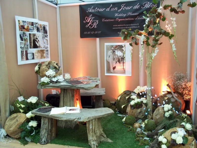 Création et réalisation de décor de stand et scène pour mariage et salon du mariage Vitrolles