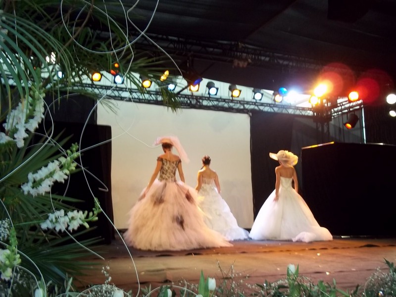 Création et réalisation de décor de stand et scène pour mariage et salon du mariage Vitrolles