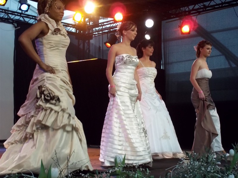 Création et réalisation de décor de stand et scène pour mariage et salon du mariage Vitrolles