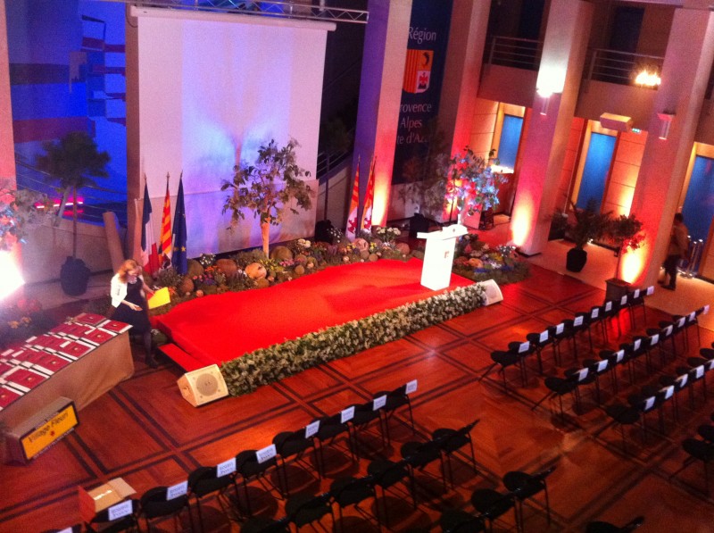 scène végétale et florale decor de salon de stand exposition remise de prix marseille