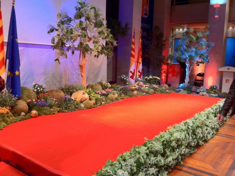 scène végétale et florale decor de salon de stand exposition remise de prix marseille