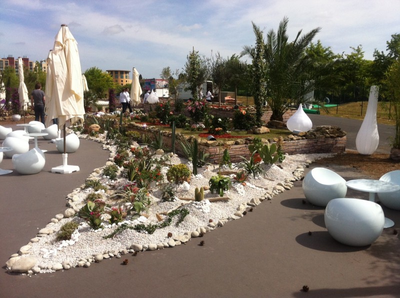 création de scène en location de plantes et fleurs pour évènements gala conventions