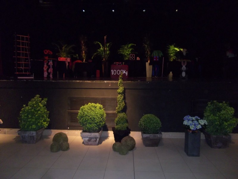 DECOR DE SCENE PODIUM BILLETERIE POUR SPECTACLE PACA VAR HERAULT APLES VAUCLUSE