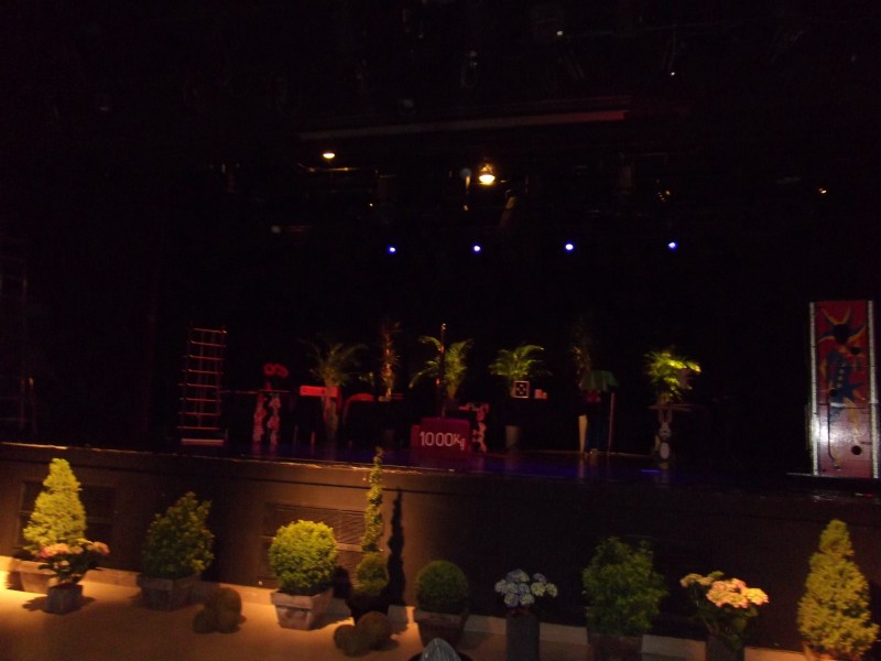 DECOR DE SCENE PODIUM BILLETERIE POUR SPECTACLE PACA VAR HERAULT APLES VAUCLUSE