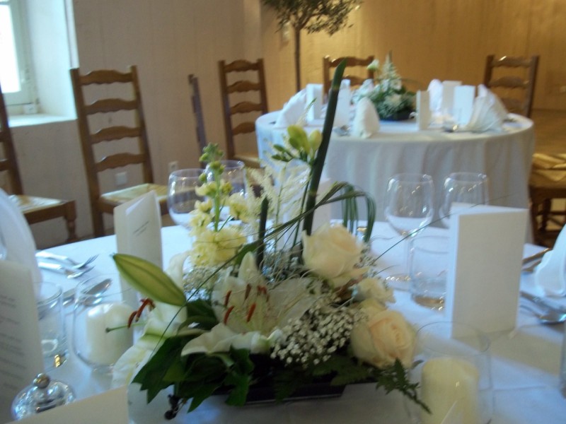 CENTRE DE TABLE DECOR DE BUFFET TRAITEUR  DECOR DE SALLE DE MARIAGE PACS PACA MARSEILLE PERTUIS AVIGNON SALON DE PROVENCE