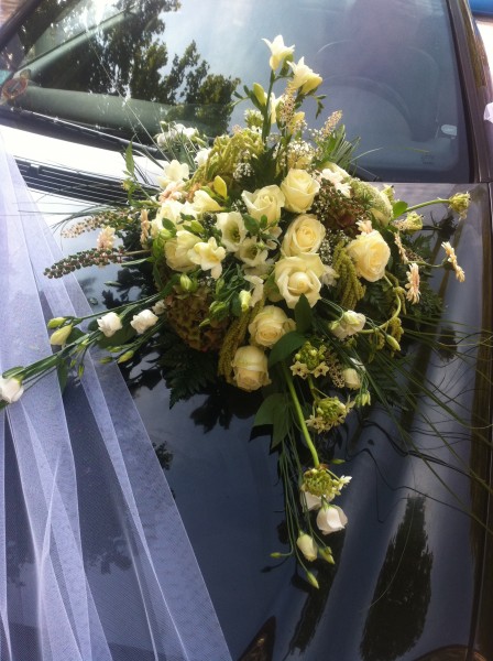 la pureté du blanc pour le décor floral de la voiture