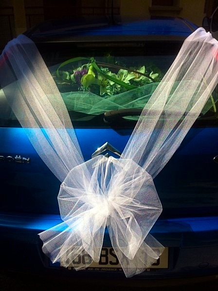 splendide Vé de tulle pour le capot arrière de la voiture des mariés