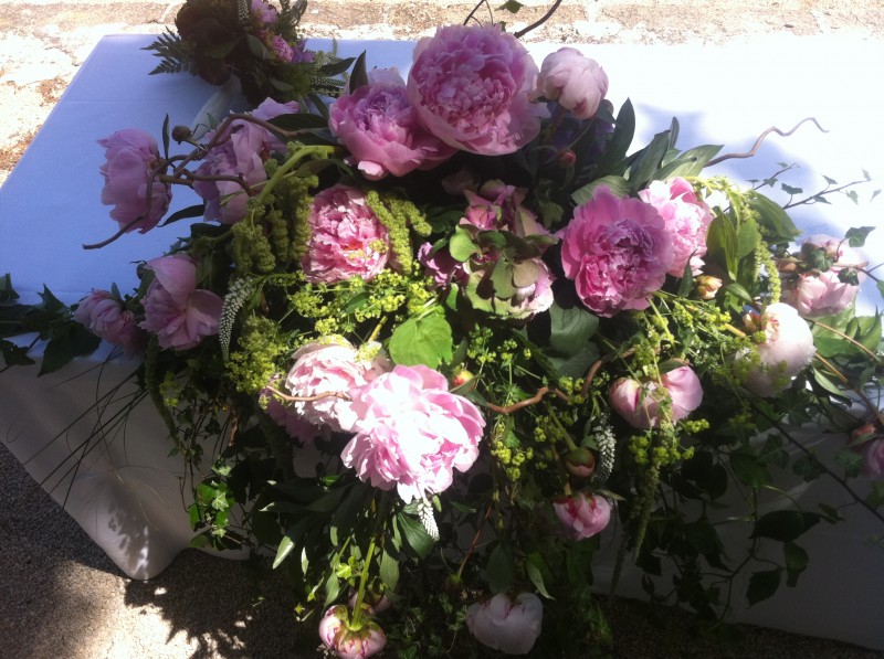 EGLISE CEREMONIE DE MARIAGE LIEU DE CULTE DECORATION AUTEL  BOUTS DE BANCS PACA AIX EN PROVENCE VAUCLUSE VAR HERAULT