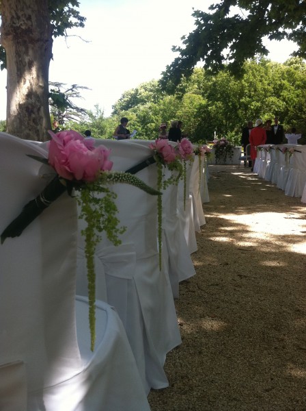 EGLISE CEREMONIE DE MARIAGE LIEU DE CULTE DECORATION AUTEL  BOUTS DE BANCS PACA AIX EN PROVENCE VAUCLUSE VAR HERAULT