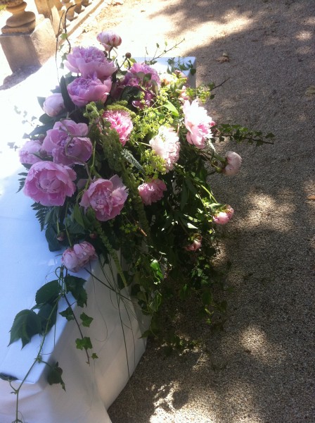 EGLISE CEREMONIE DE MARIAGE LIEU DE CULTE DECORATION AUTEL  BOUTS DE BANCS PACA AIX EN PROVENCE VAUCLUSE VAR HERAULT