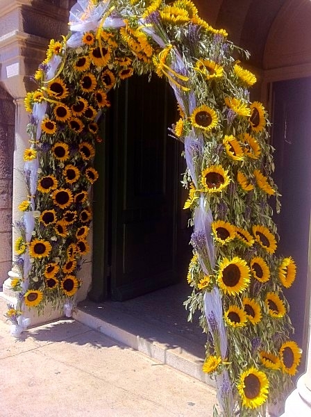 une arche nuptiale dans l'esprit provençale