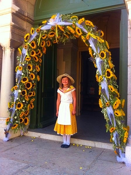 Ce thème de la provence est couronné par cette belle arche nuptiale de l'église de Cassis
