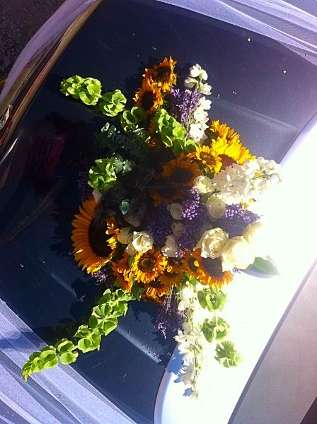 le bouquet de la voiture de cortège vu du dessus