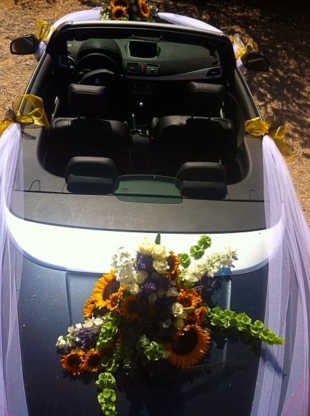 les clients ont demandé des nœuds en tulle jaune pour rappeler la couleur des tournesols