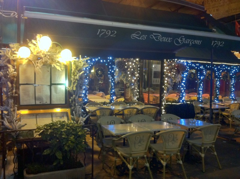 NOEL DECOR DE VITRINE ET FACADE COMMERCE USINE LOCATION POSE DEMONTAGE Aix en provence