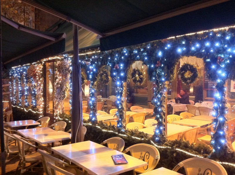 NOEL DECOR DE VITRINE ET FACADE COMMERCE USINE LOCATION POSE DEMONTAGE Aix en provence