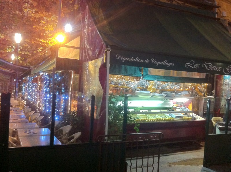 NOEL DECOR DE VITRINE ET FACADE COMMERCE USINE LOCATION POSE DEMONTAGE Aix en provence