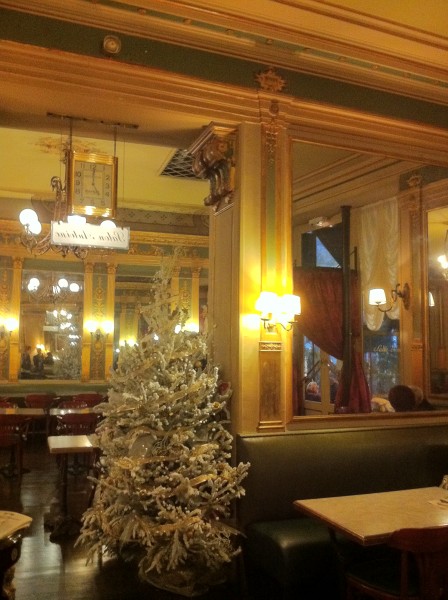 NOEL DECOR DE VITRINE ET FACADE COMMERCE USINE LOCATION POSE DEMONTAGE Aix en provence