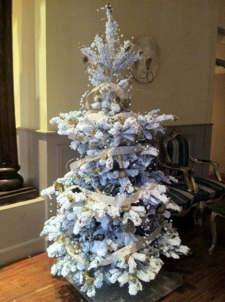 NOEL DECOR DE VITRINE ET FACADE COMMERCE USINE LOCATION POSE DEMONTAGE Aix en provence