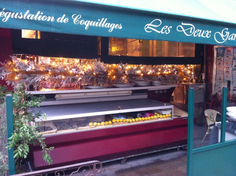 NOEL DECOR DE VITRINE ET FACADE COMMERCE USINE LOCATION POSE DEMONTAGE Aix en provence