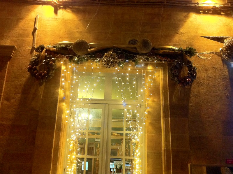 NOEL DECOR DE VITRINE ET FACADE COMMERCE USINE LOCATION POSE DEMONTAGE Aix en provence