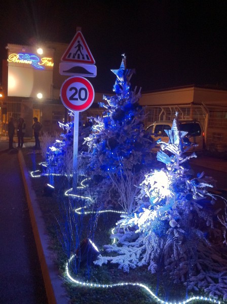 décor de noël pour façade de commerce Marignanne