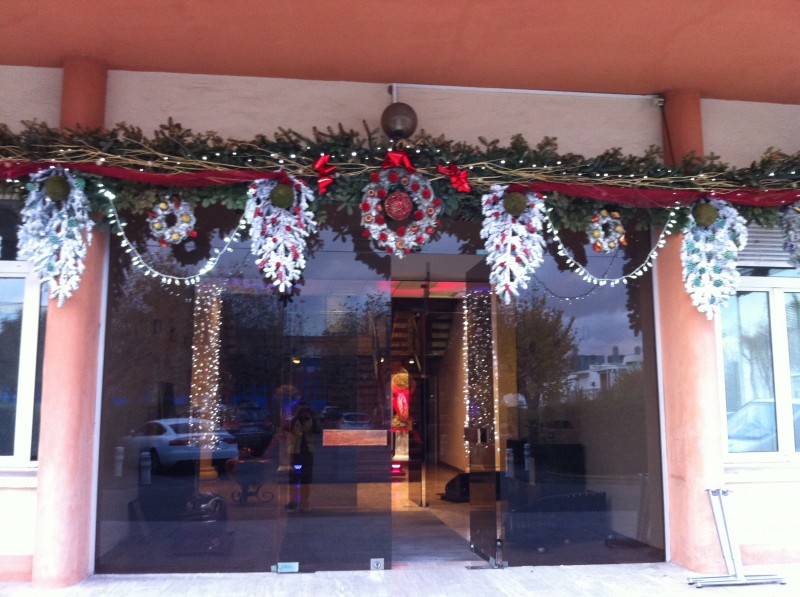 décor de noël pour façade de commerce Marignanne