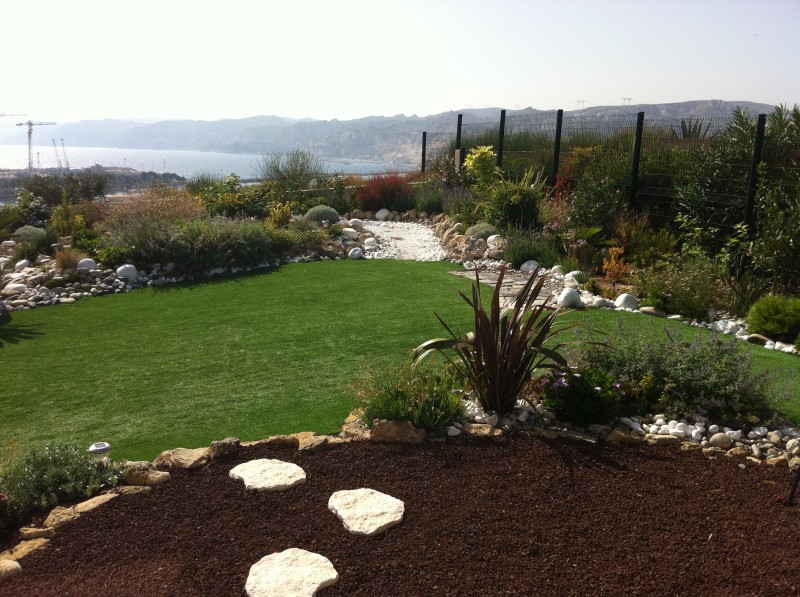 création de jardin gazon synthètique paysagiste à Salernes paca