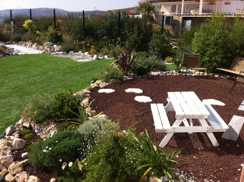 création de jardin gazon synthètique paysagiste à Salernes paca