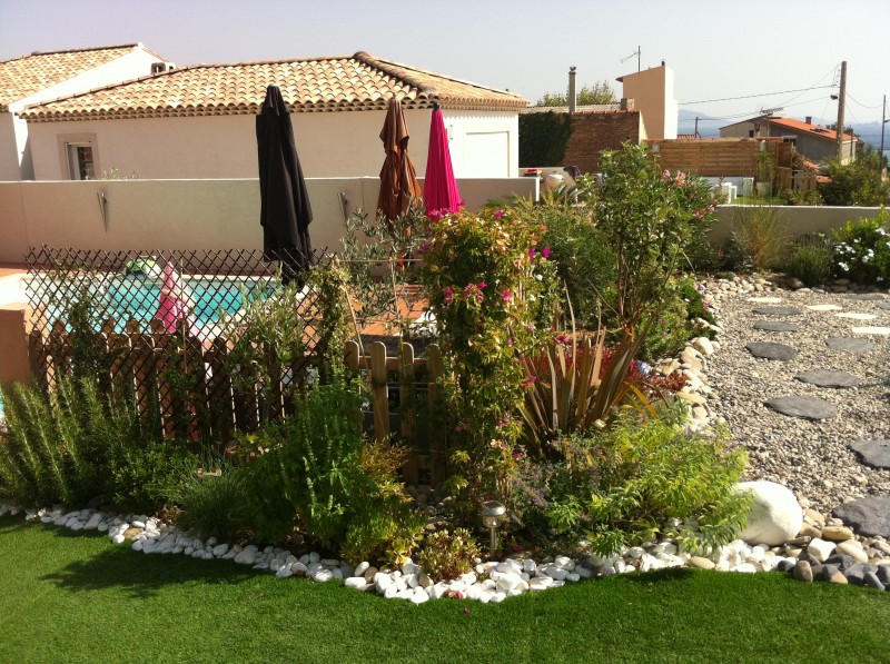création de jardin gazon synthètique paysagiste à Salernes paca